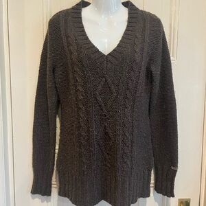 Classic Dark Brown Thick Cable Knit CYA Columbia Sweater Size M V-Neck